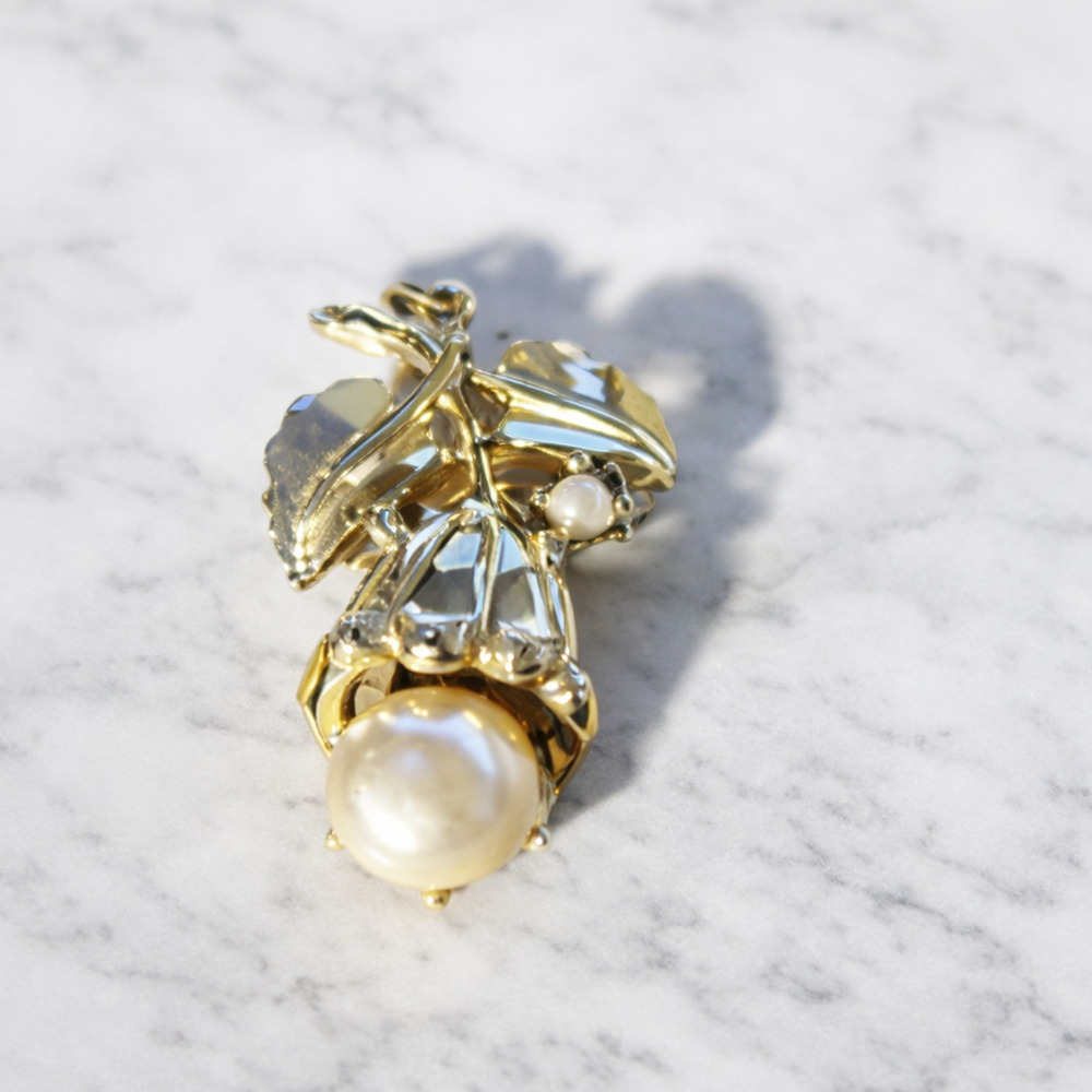 Vintage Costume Brooch Drop Long Stem Golden Imitation Pearl Sash Pin 2" x 1"